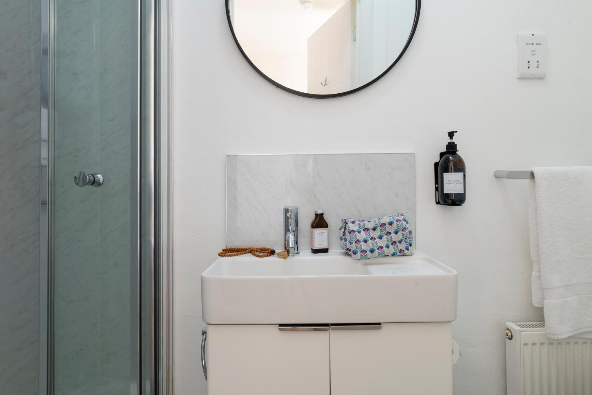 Morleys Rooms - Located In The Heart Of Hurstpierpoint By Huluki Sussex Stays ภายนอก รูปภาพ